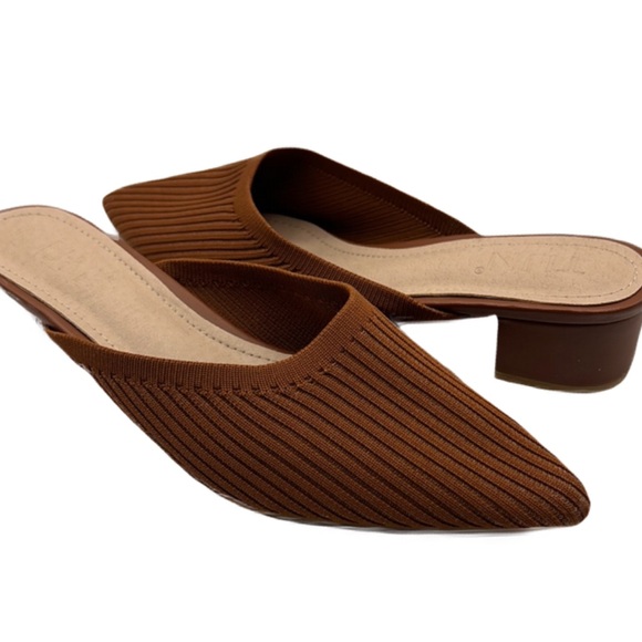 Tijn Sz 8 1/2 Tan Mules Pleated Texture Low Block Heel NEW - Picture 1 of 12